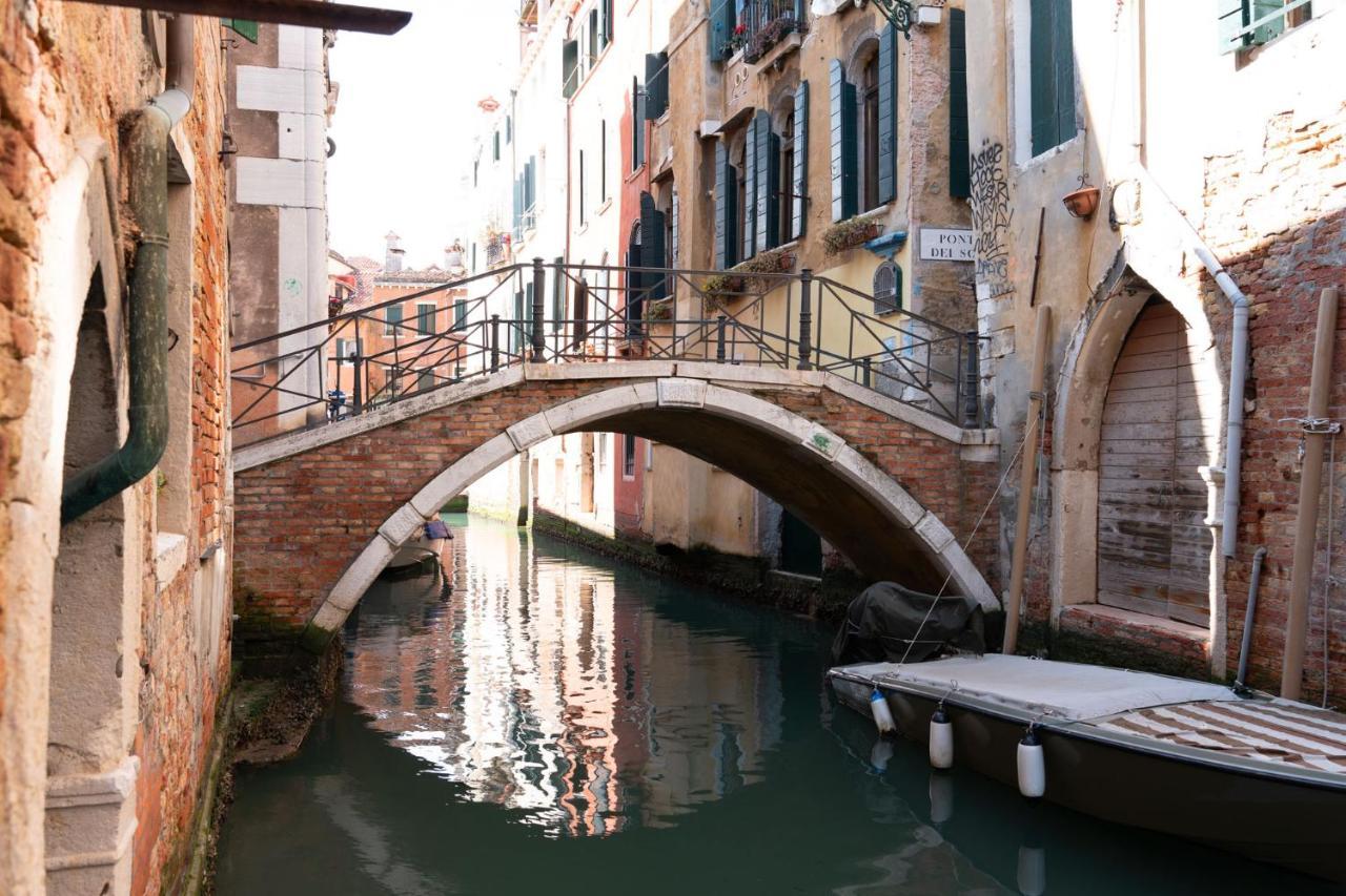 Casa Al Ponte Scudi - 4 Windows On The Canal Βενετία Εξωτερικό φωτογραφία